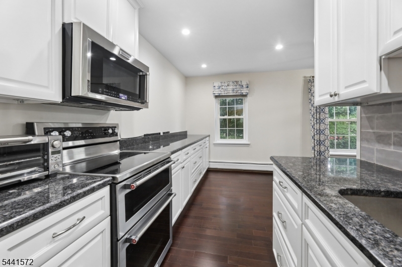 364 East Ridgewood Avenue, Unit 3 Ridgewood, NJ 07450 - Photo 8 of 32