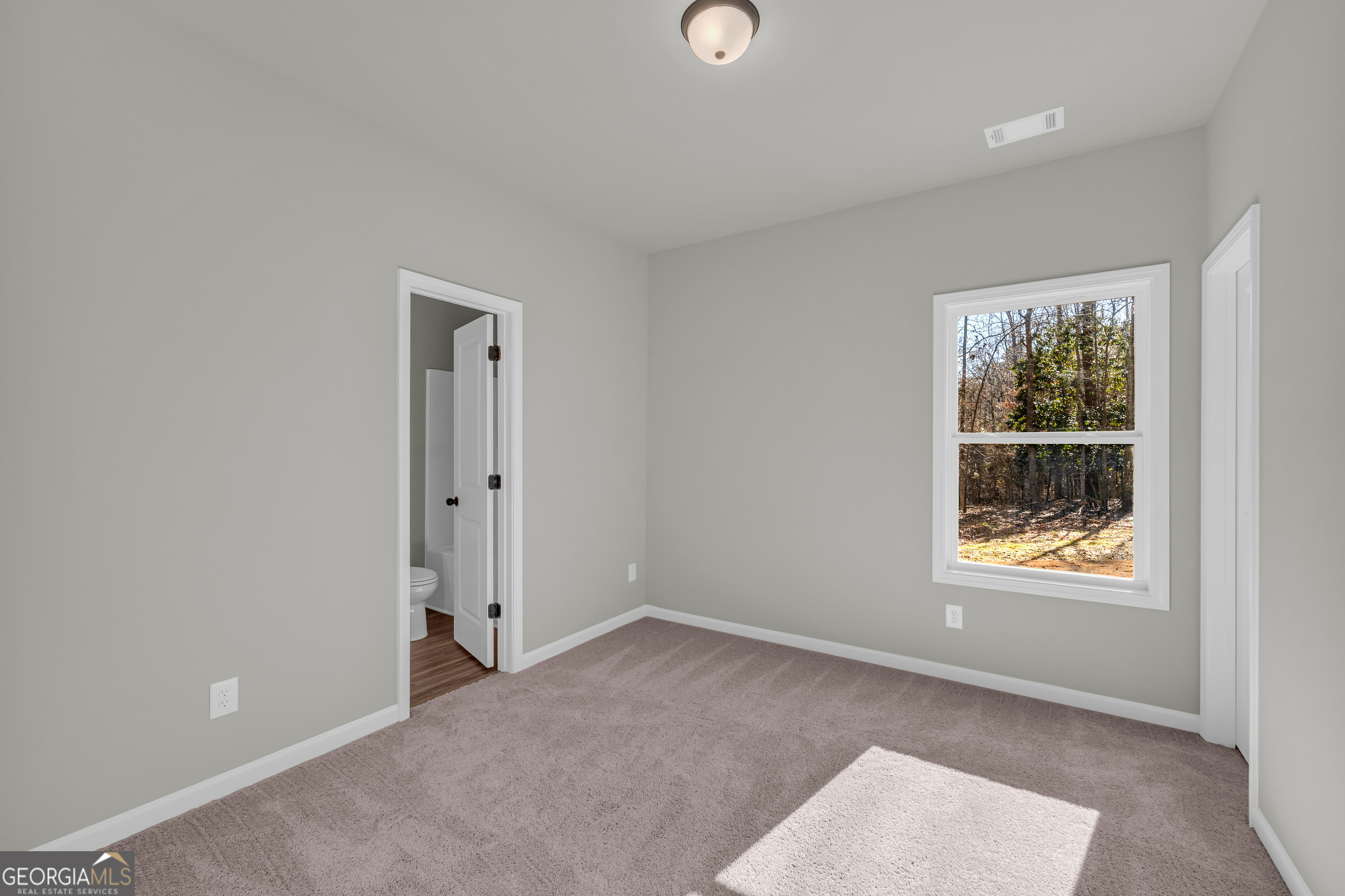 174 Old Milltown Road Hartwell, GA 30643 - Photo 40 of 53 an empty room with windows and closet