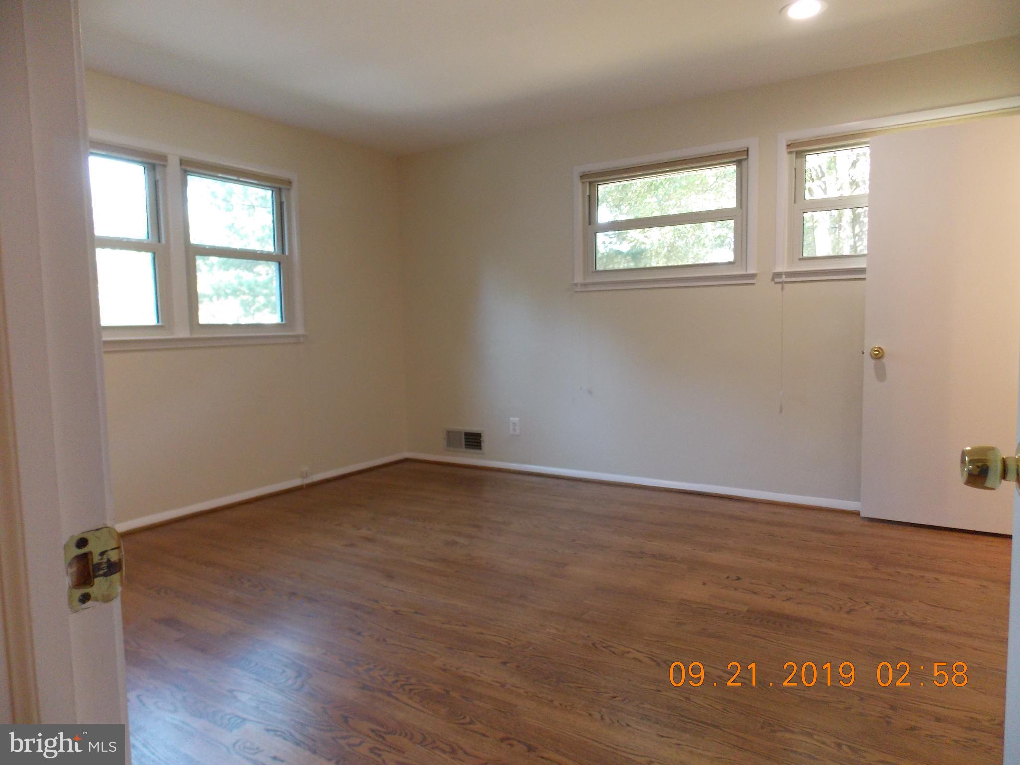 5234 Inverchapel Road Springfield, VA 22151 - Photo 35 of 58 Master bedroom with full bath, main level