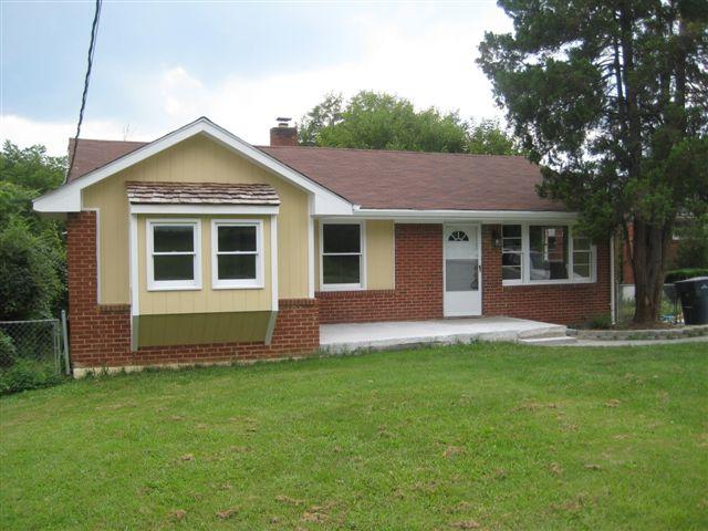 3034 Cove Road Roanoke, VA 24017 - Photo 1 of 11 Front