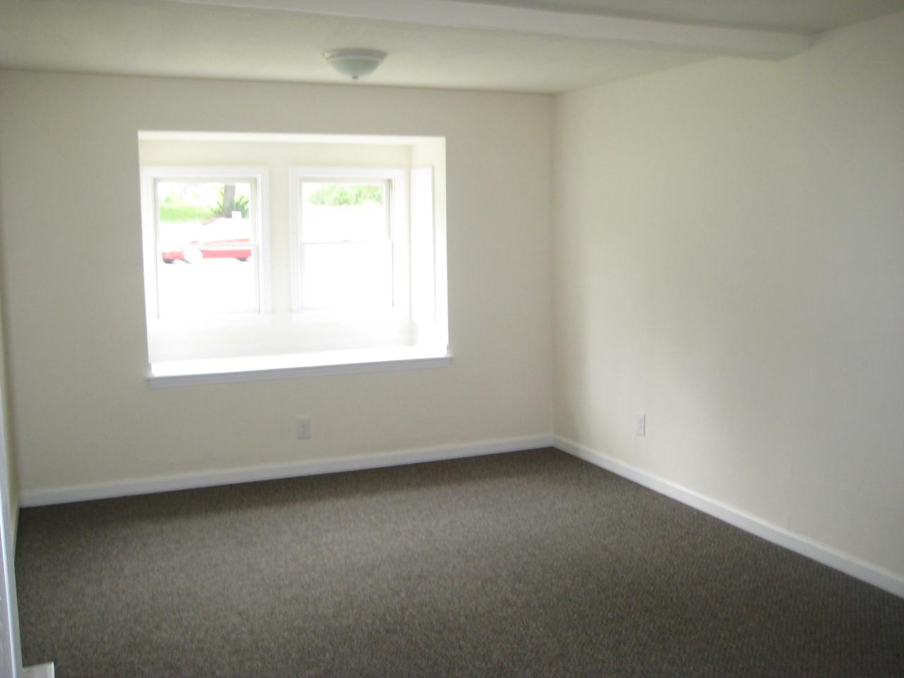 3034 Cove Road Roanoke, VA 24017 - Photo 7 of 11 Master Bed Room