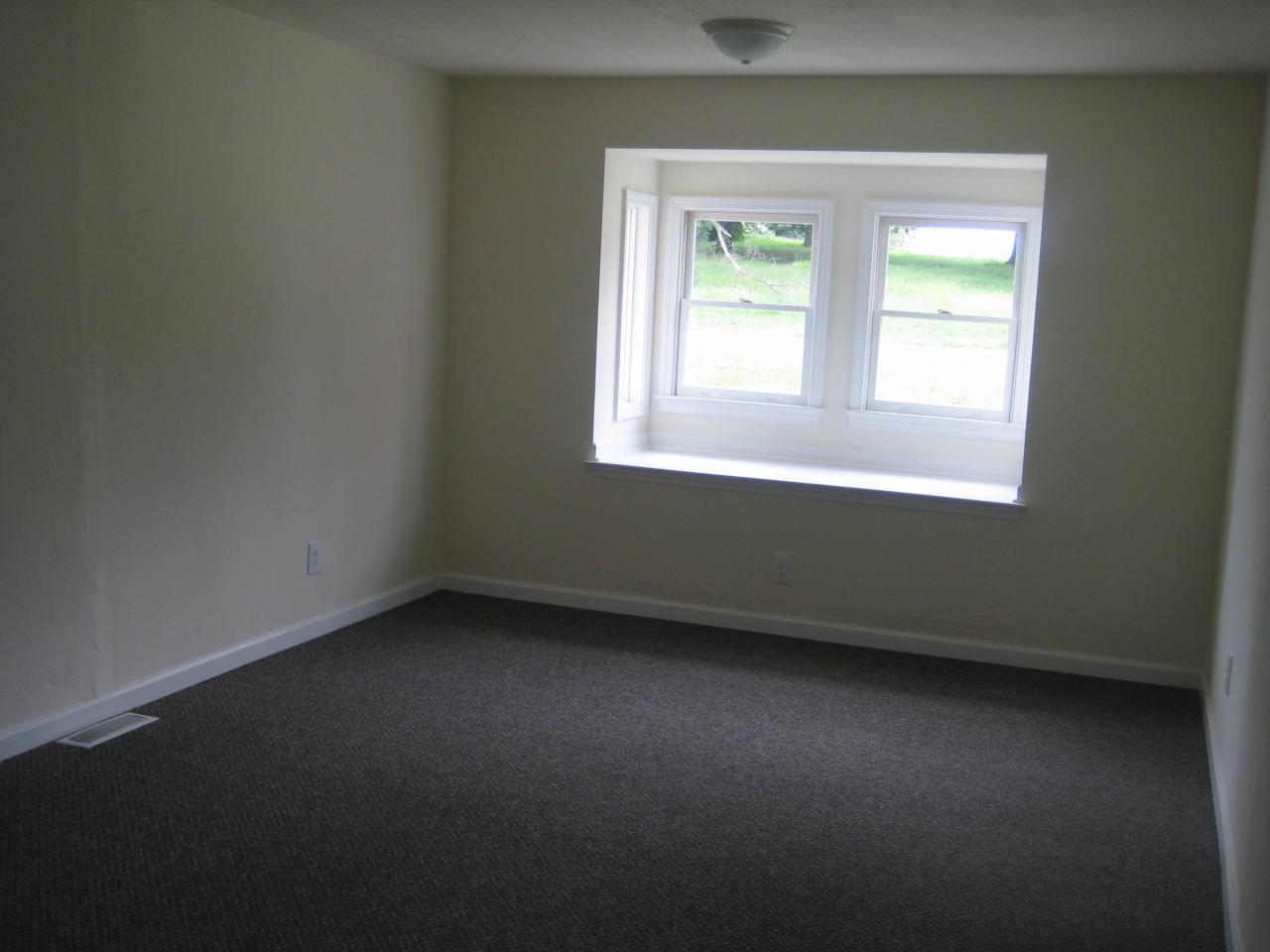3034 Cove Road Roanoke, VA 24017 - Photo 10 of 11 Master Bed Room W/Bay Window