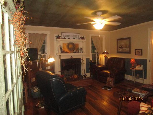 2864 Ernest Hawkins Road Santa Fe, TN 38482 - Photo 9 of 20 Living Room