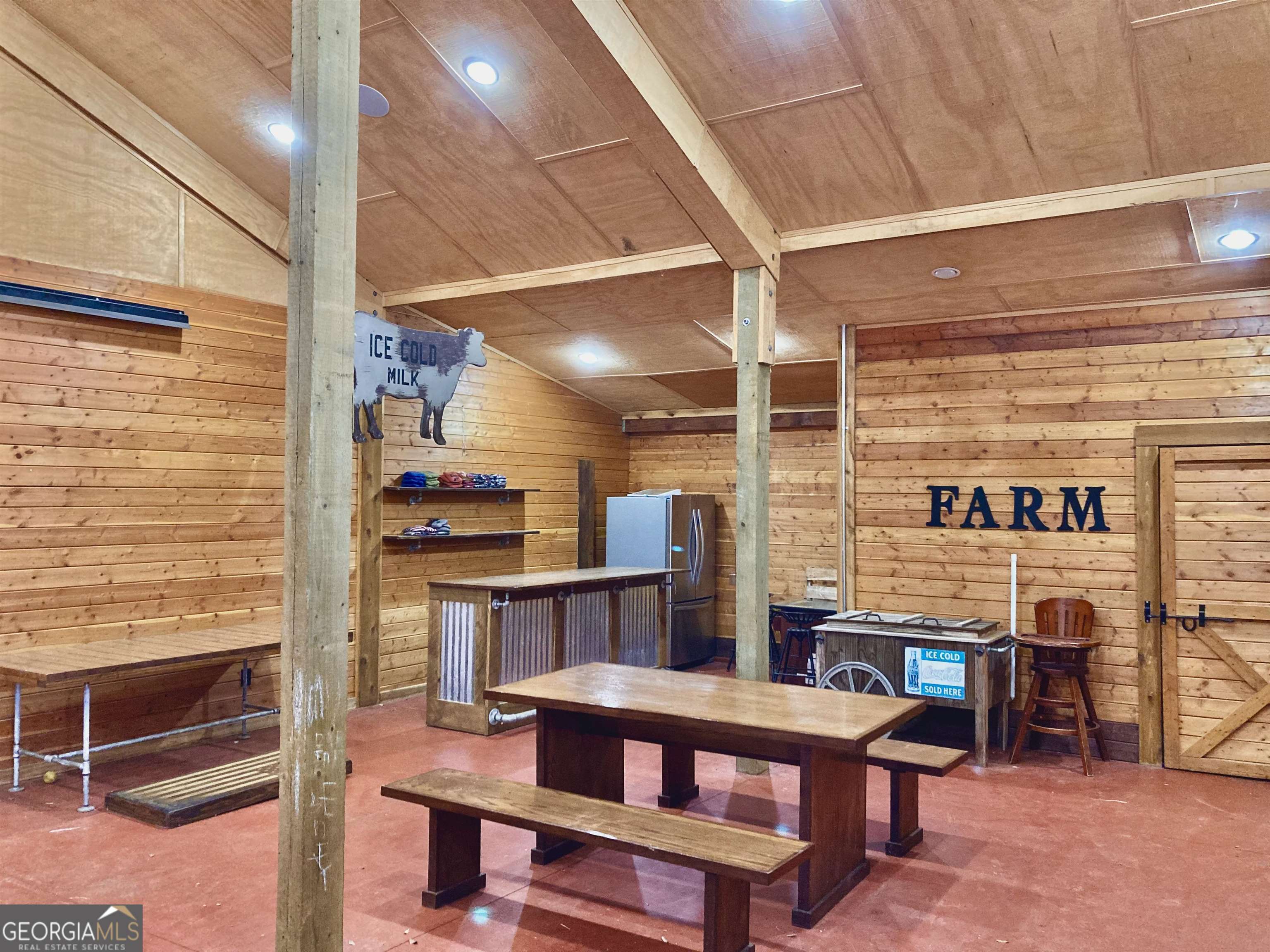 243 Ralls Road Hogansville, GA 30230 - Photo 30 of 39 a room with furniture