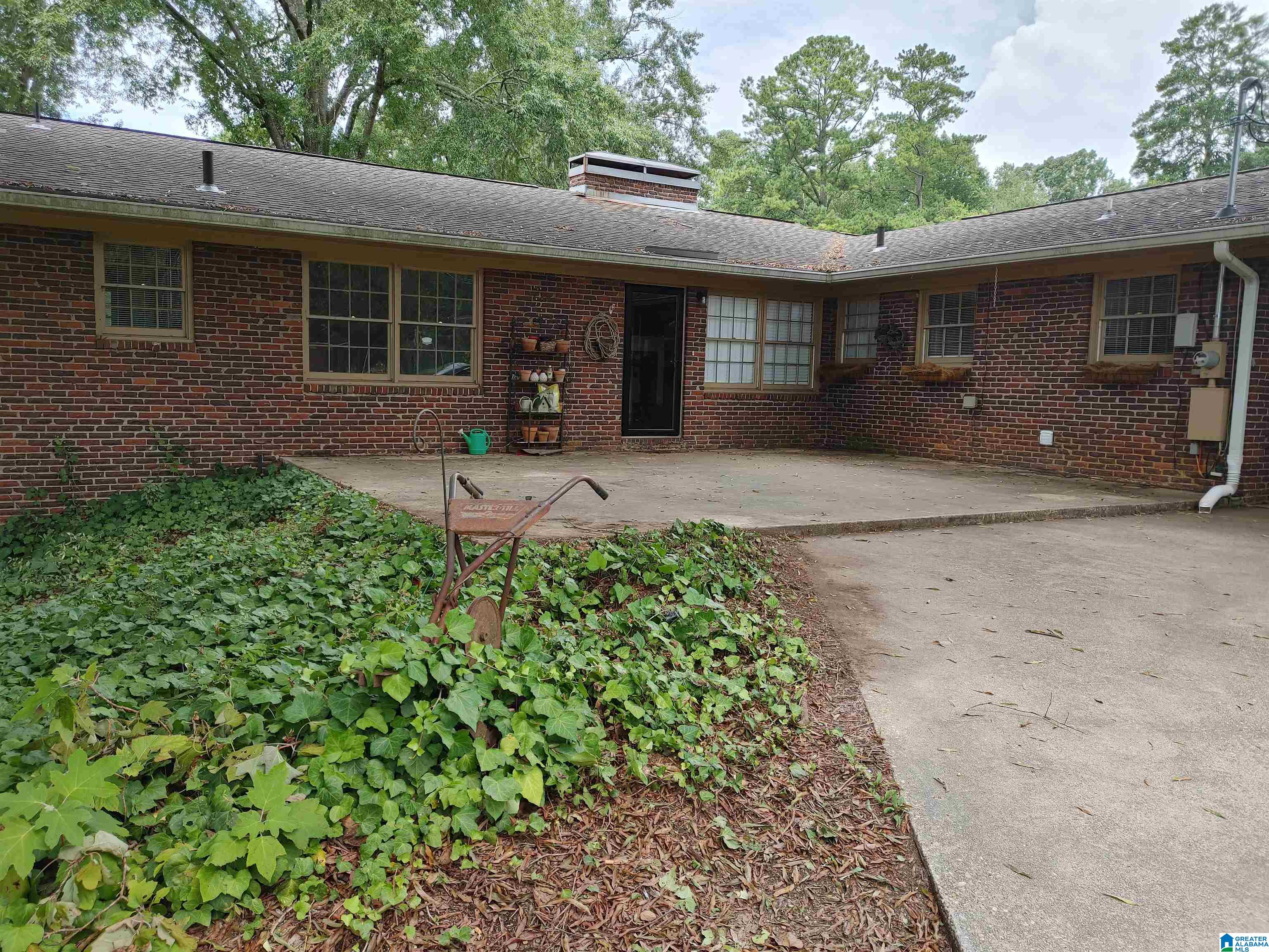 2404 Lake Terrace Road Sylacauga, AL 35150 - Photo 4 of 23