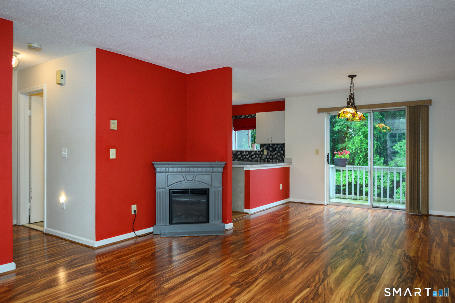 925 Oronoke Road Waterbury, CT 06708 - Photo 3 of 33