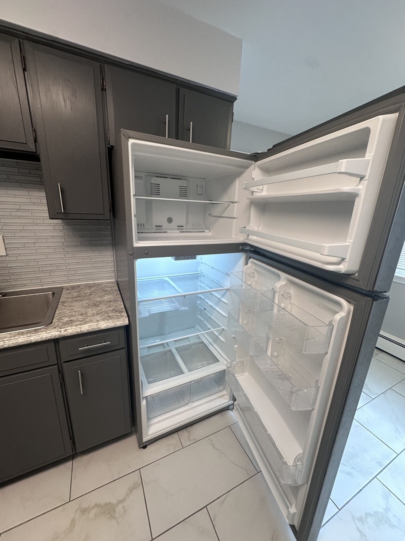 8805 Dee Road, Unit GN Des Plaines, IL 60016 - Photo 5 of 7