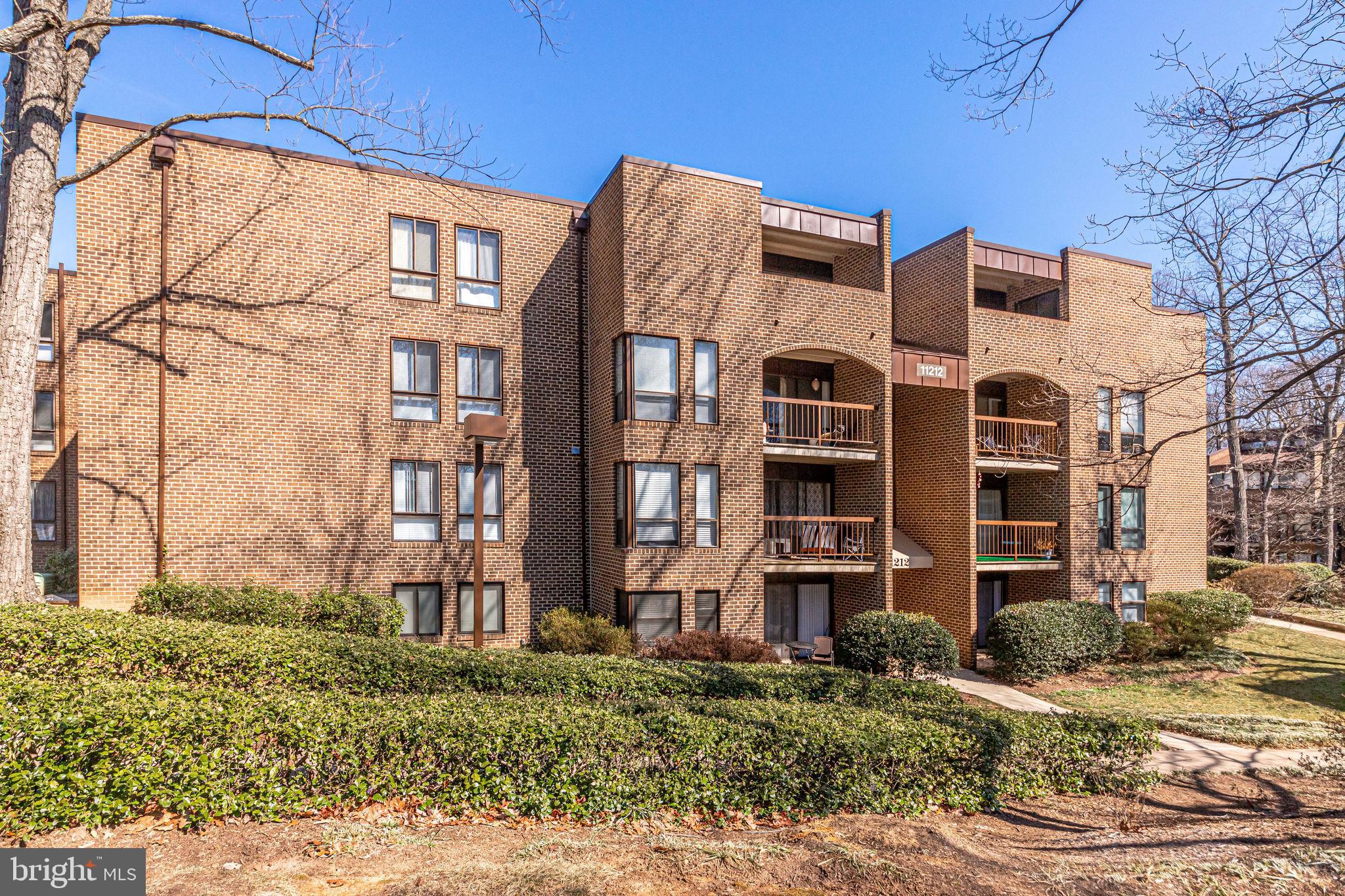 11212 Chestnut Grove Square, Unit 216 Reston, VA 20190 - Photo 4 of 31 Fantastic Location!