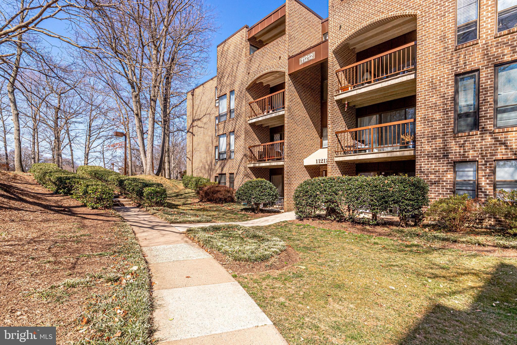 11212 Chestnut Grove Square, Unit 216 Reston, VA 20190 - Photo 5 of 31 Gallery Image 5