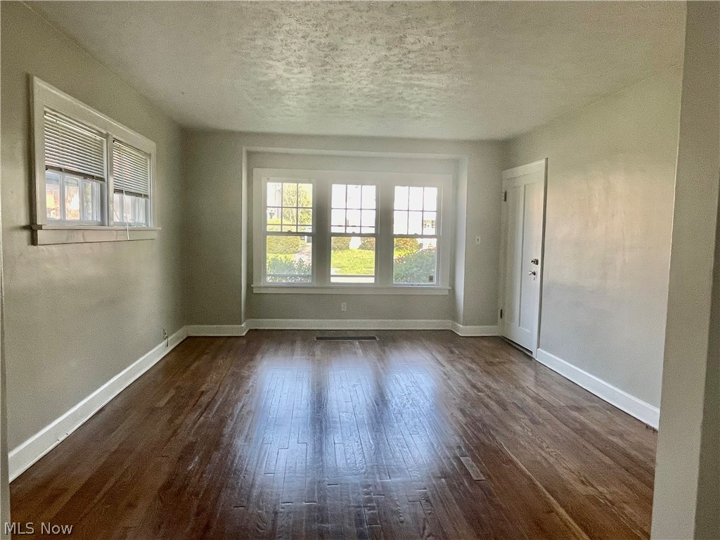 1496 Sherbrook Road South Euclid, OH 44121 - Photo 2 of 28