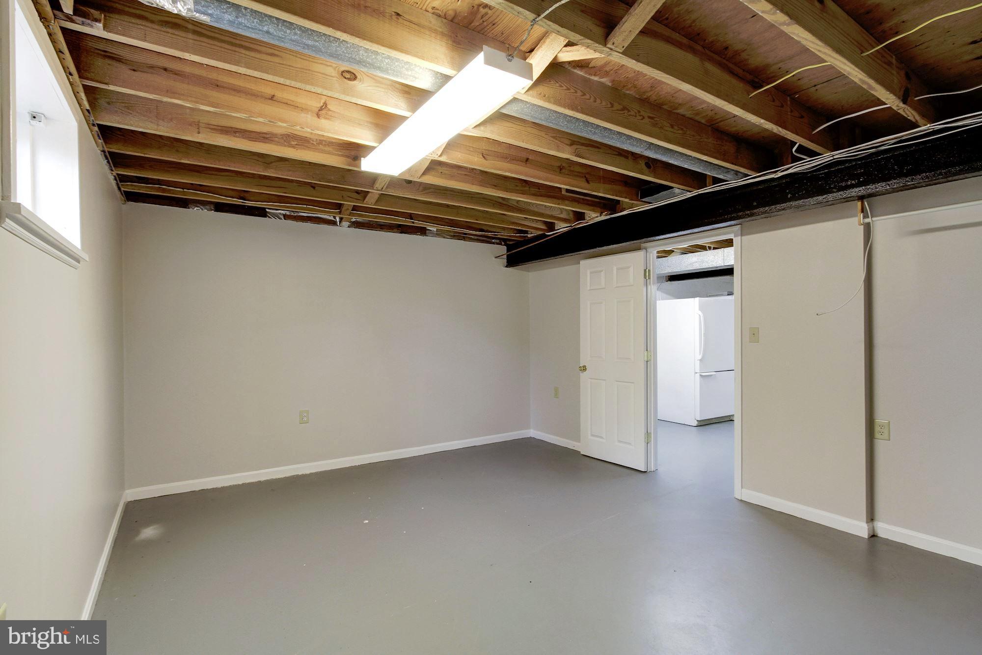 11905 Smoketree Road Potomac, MD 20854 - Photo 39 of 47 Gallery Image 39
