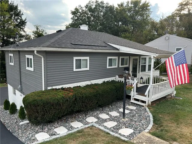 a view of house with a yard
