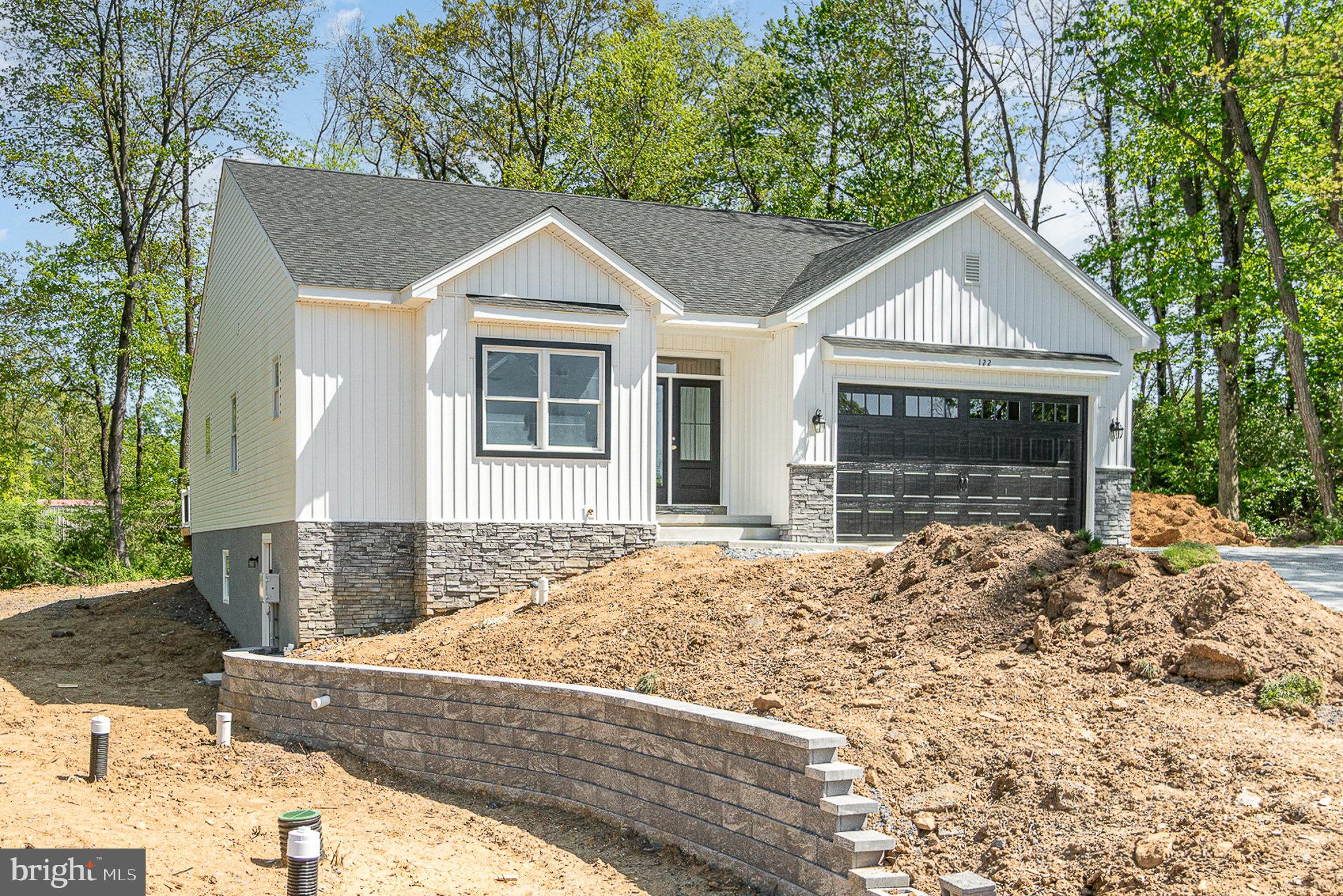 122 Newville Road Elizabethtown, PA 17022 - Photo 3 of 28 Gallery Image 3