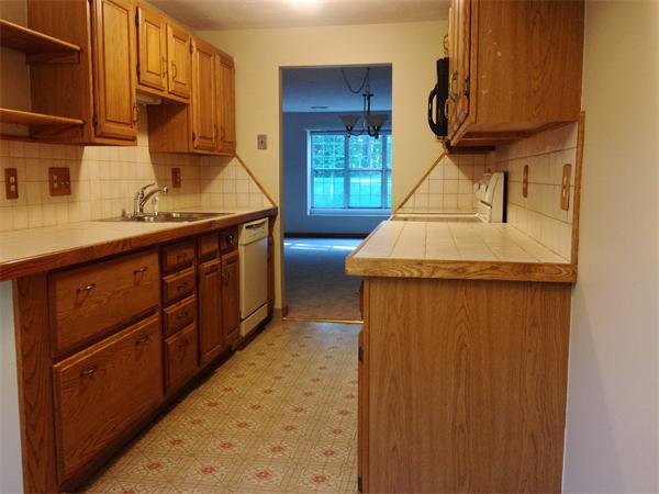 302 C Ridgefield Circle, Unit C Clinton, MA 01510 - Photo 4 of 19 Gallery Image 4