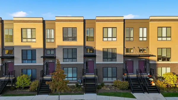 $520,000 | 1300 Catalina Court, Schaumburg, IL 60173