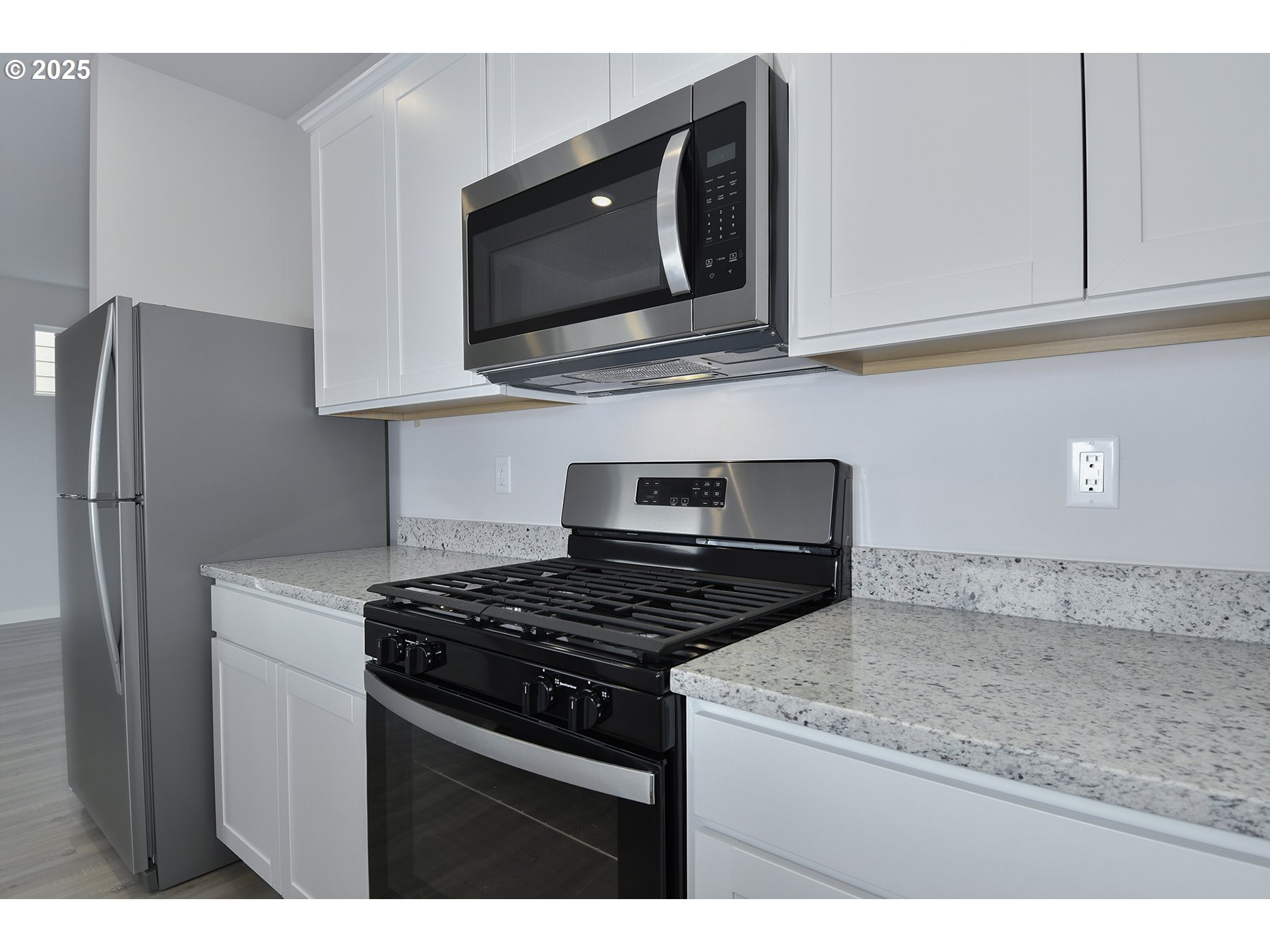 1375 Owl Avenue Woodburn, OR 97071 - Photo 9 of 20 a kitchen with stainless steel appliances granite countertop a stove microwave and refrigerator