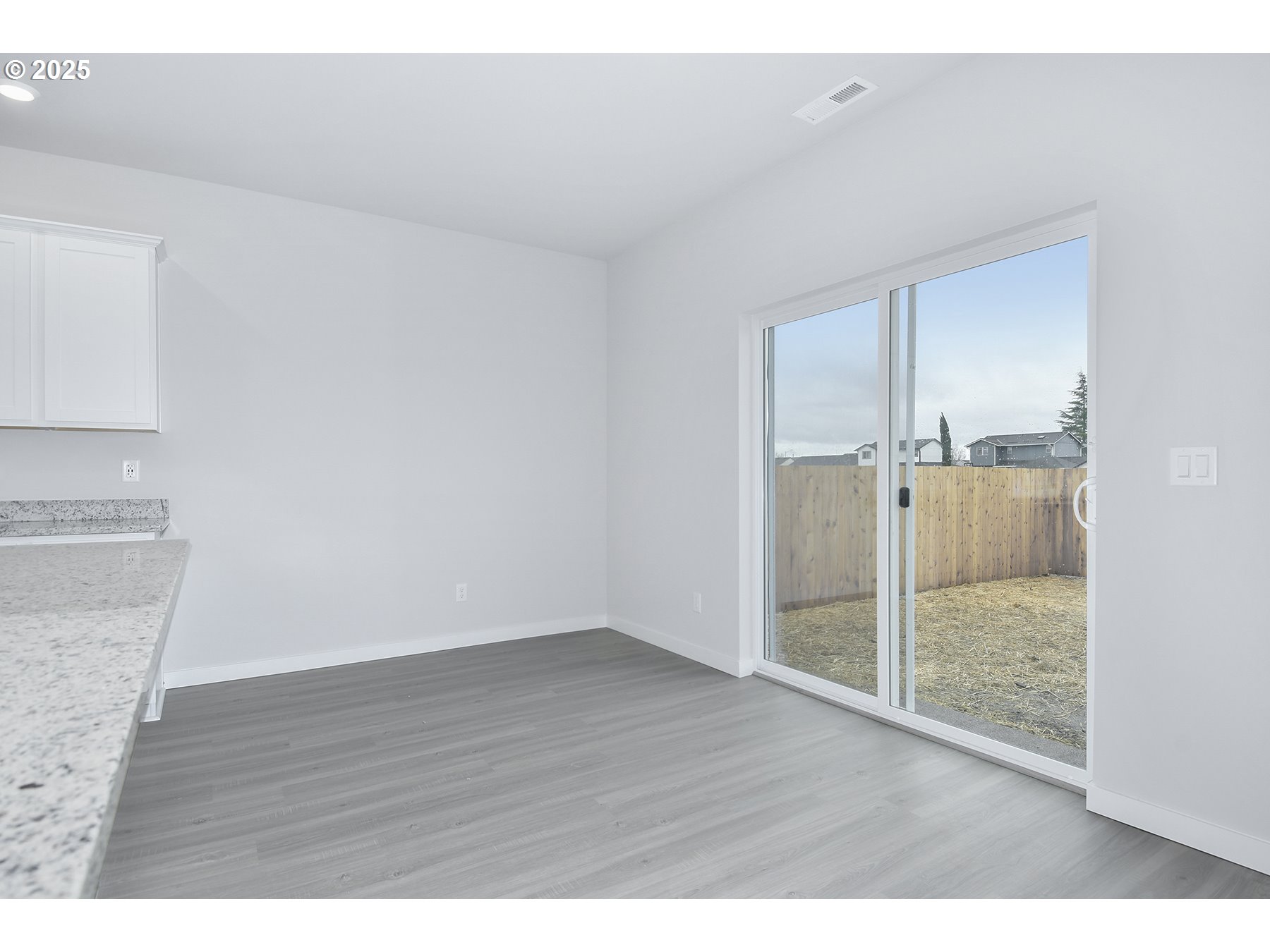 1375 Owl Avenue Woodburn, OR 97071 - Photo 10 of 20 a view of an empty room