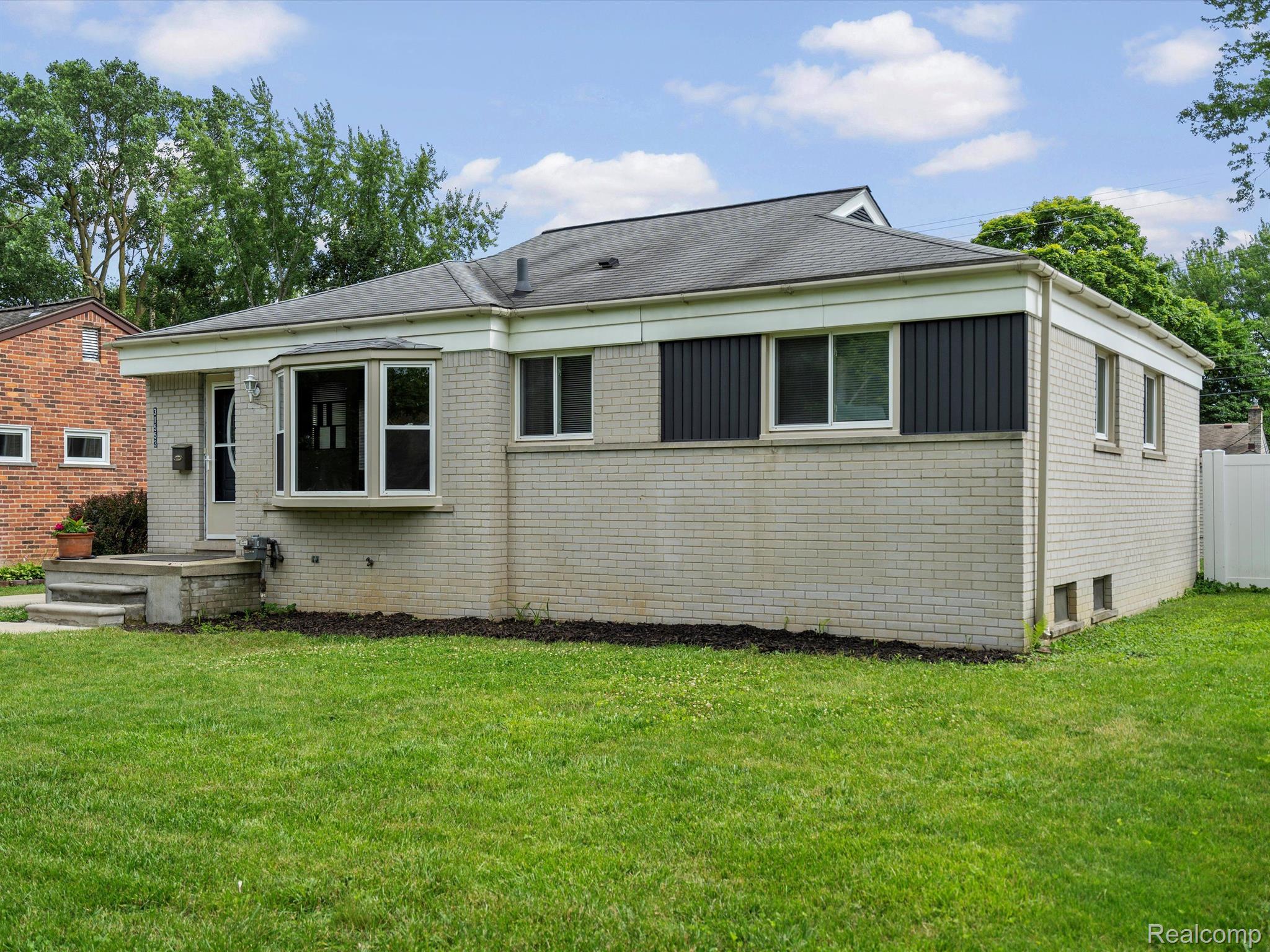 31553 Marblehead Road Farmington, MI 48336 - Photo 3 of 32 Gallery Image 3