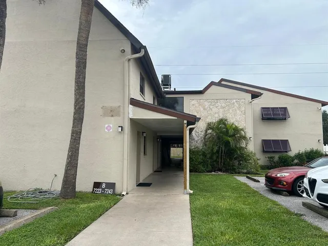 $1,700 | 7241 Cloister Drive, Unit 205, Sarasota, FL 34231