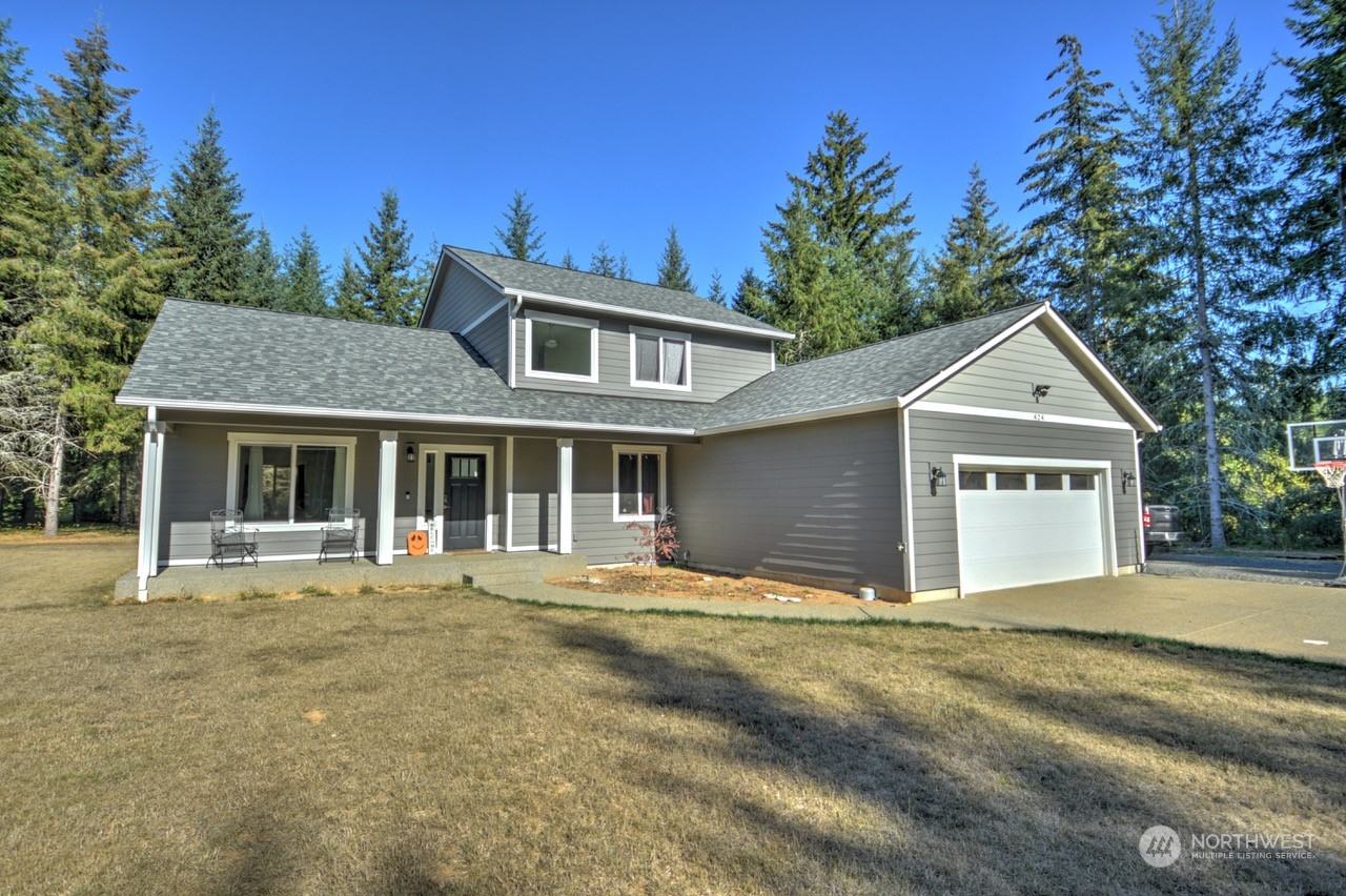 424 Brown Road East Chehalis, WA 98532 - Photo 1 of 25 a front view of a house with a garden