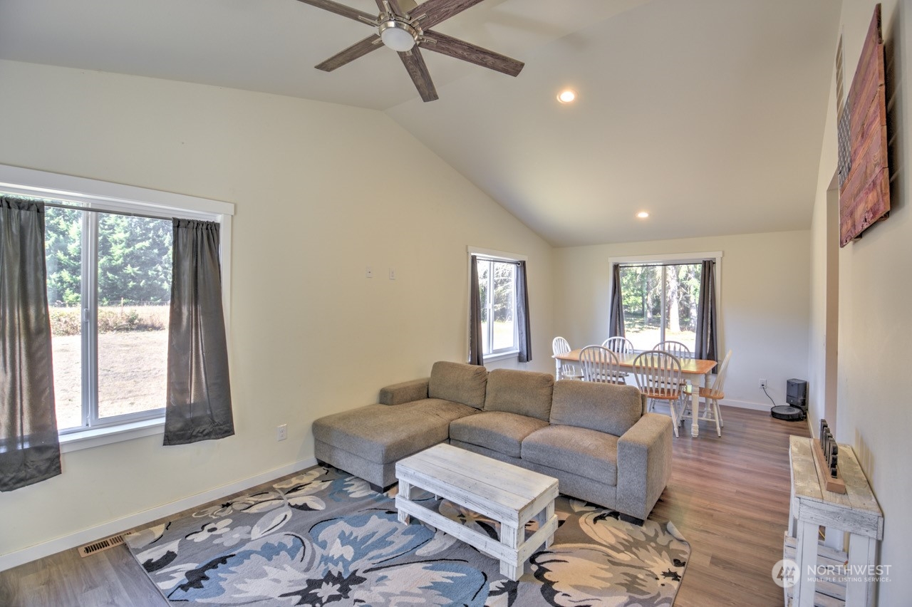 424 Brown Road East Chehalis, WA 98532 - Photo 14 of 25 a living room with furniture and a window
