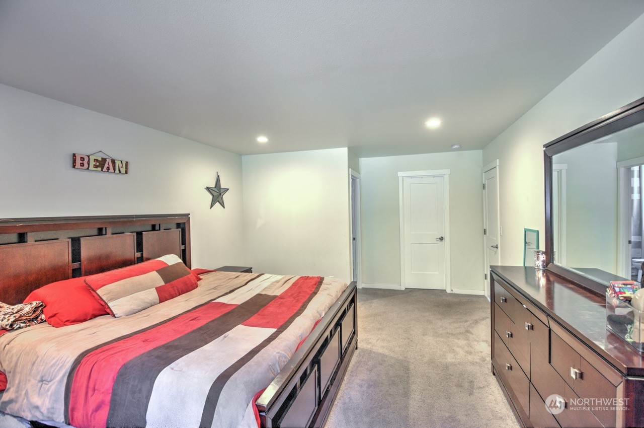 424 Brown Road East Chehalis, WA 98532 - Photo 16 of 25 a bedroom with a bed and a flat screen tv