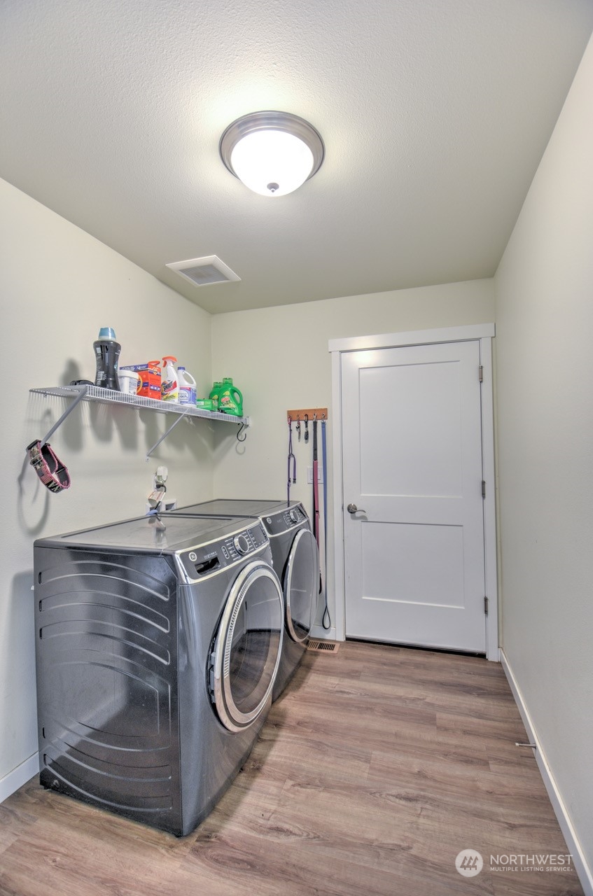 424 Brown Road East Chehalis, WA 98532 - Photo 19 of 25 a utility room with dryer and washer