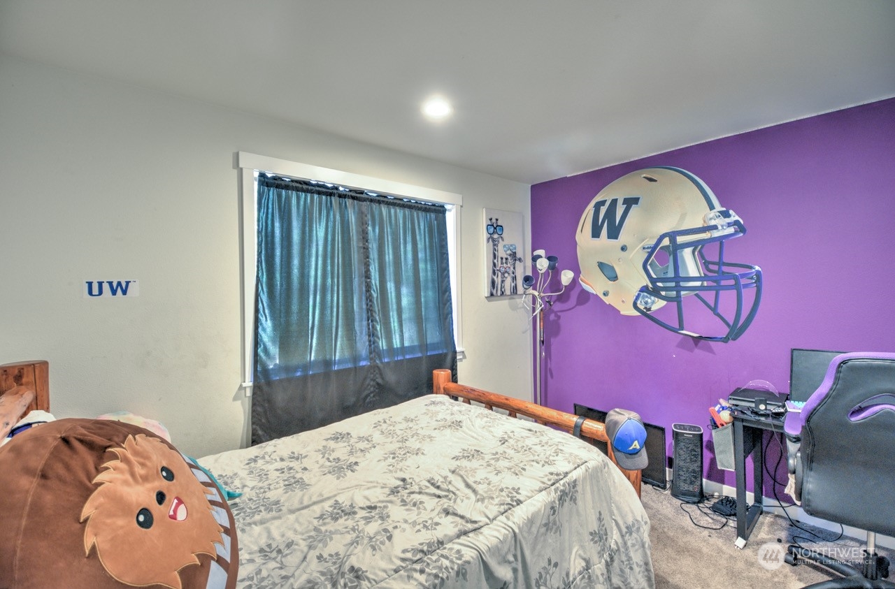 424 Brown Road East Chehalis, WA 98532 - Photo 23 of 25 a bedroom with a bed and a window