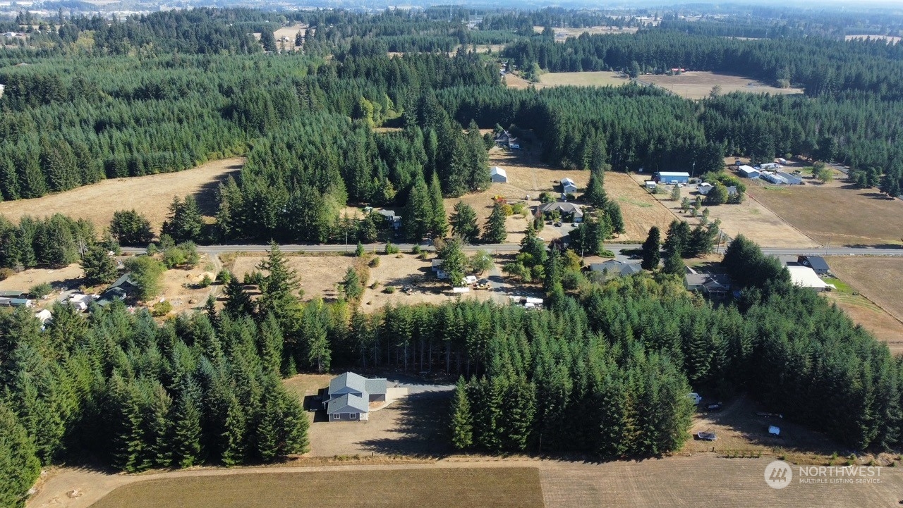 424 Brown Road East Chehalis, WA 98532 - Photo 5 of 25 a view of a street with a houses