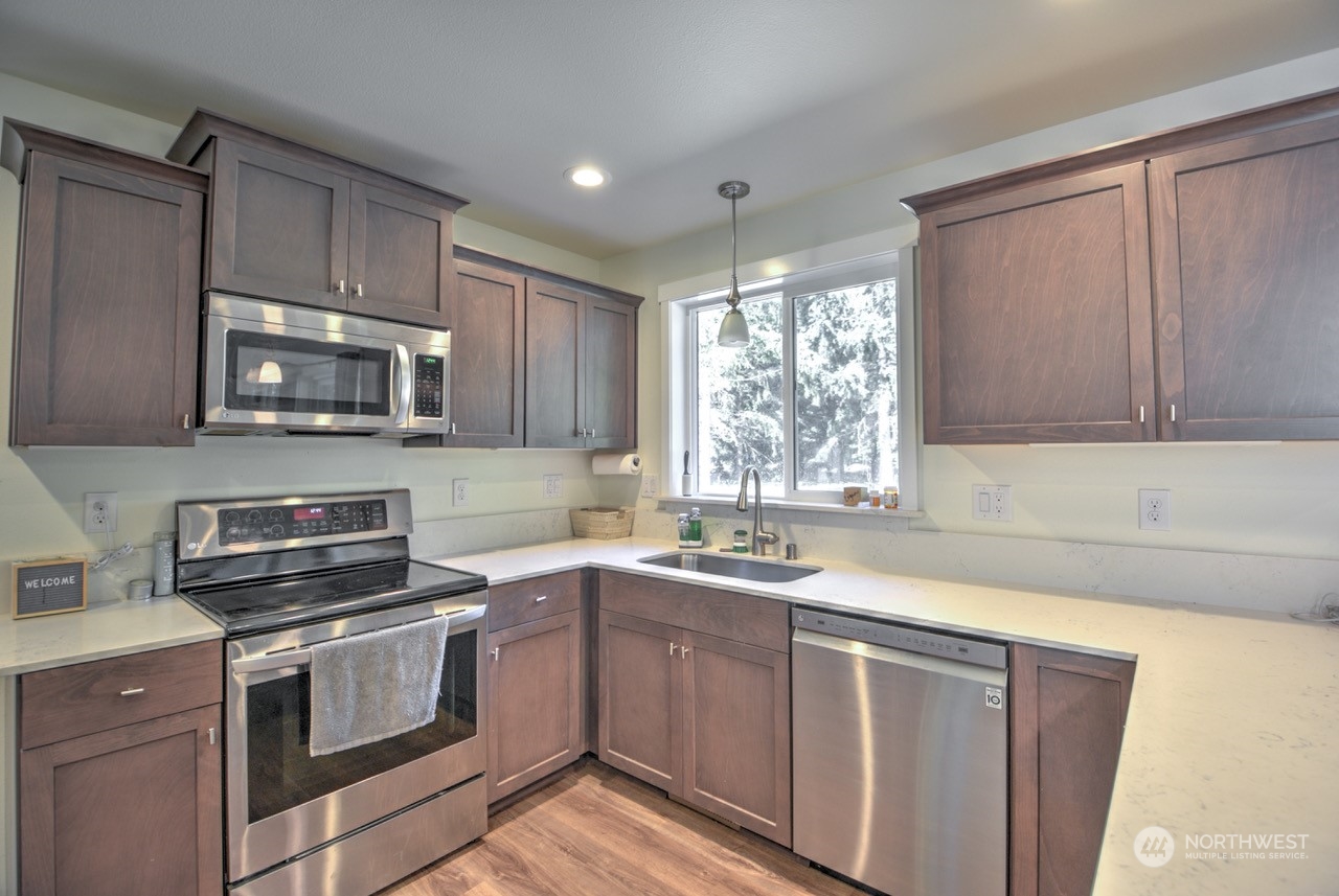 424 Brown Road East Chehalis, WA 98532 - Photo 9 of 25 a kitchen with sink a microwave and cabinets