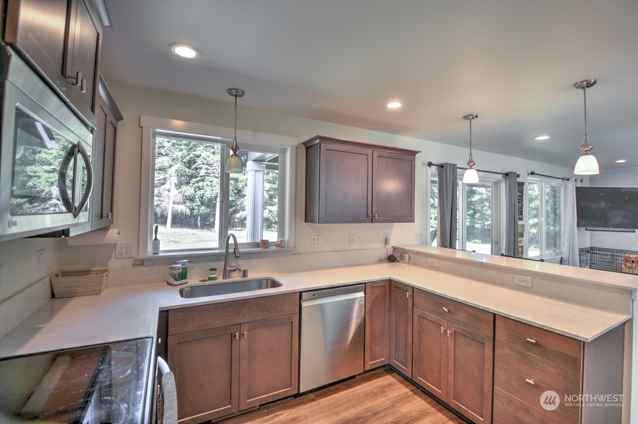 424 Brown Road East Chehalis, WA 98532 - Photo 10 of 25 a large kitchen with kitchen island granite countertop a large window and stainless steel appliances