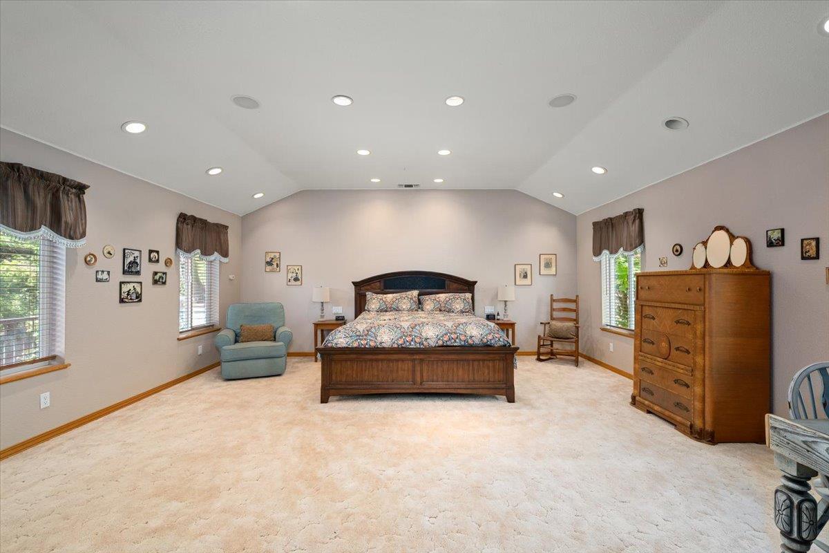 10947 East Lime Kiln Road Grass Valley, CA 95949 - Photo 42 of 94 Main Home - Primary suite