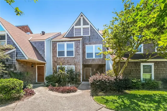 $420,000 | 10 Mariners Cove North, New Orleans, LA 70124