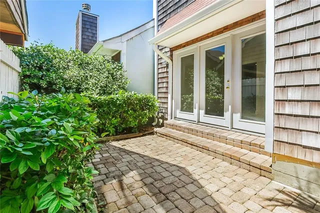 $420,000 | 10 Mariners Cove North, New Orleans, LA 70124