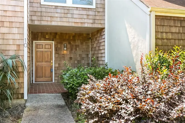 $420,000 | 10 Mariners Cove North, New Orleans, LA 70124