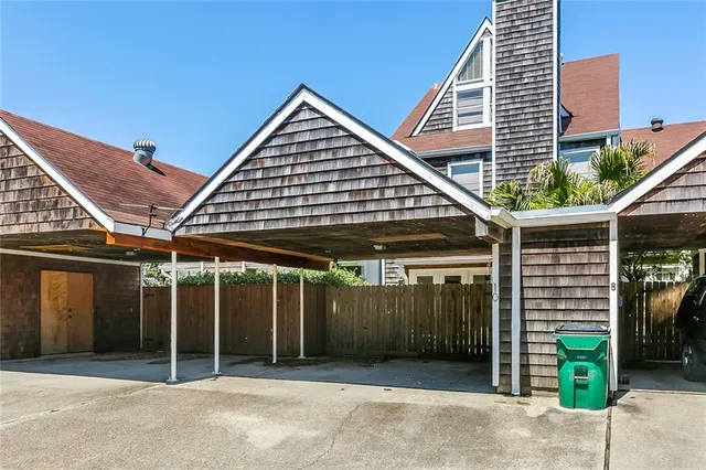 $420,000 | 10 Mariners Cove North, New Orleans, LA 70124