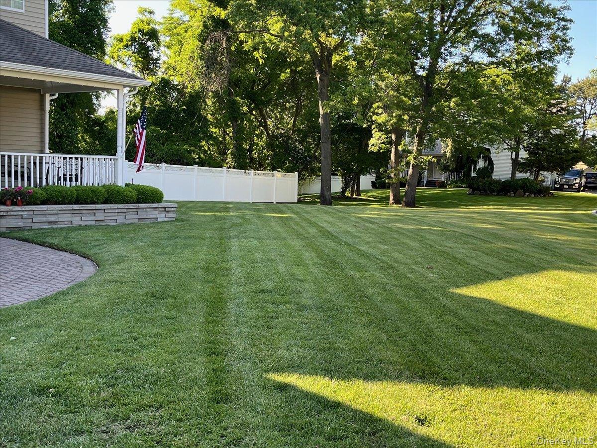 24 Ridge Court Hauppauge, NY 11788 - Photo 5 of 37