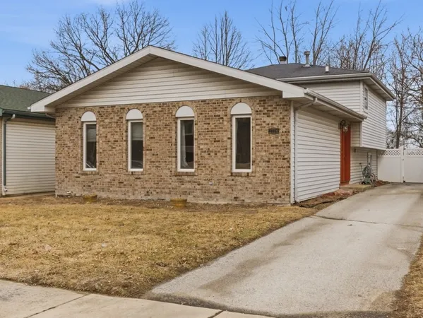 $200,000 | 2736 East Goodrich Avenue, Burnham, IL 60633