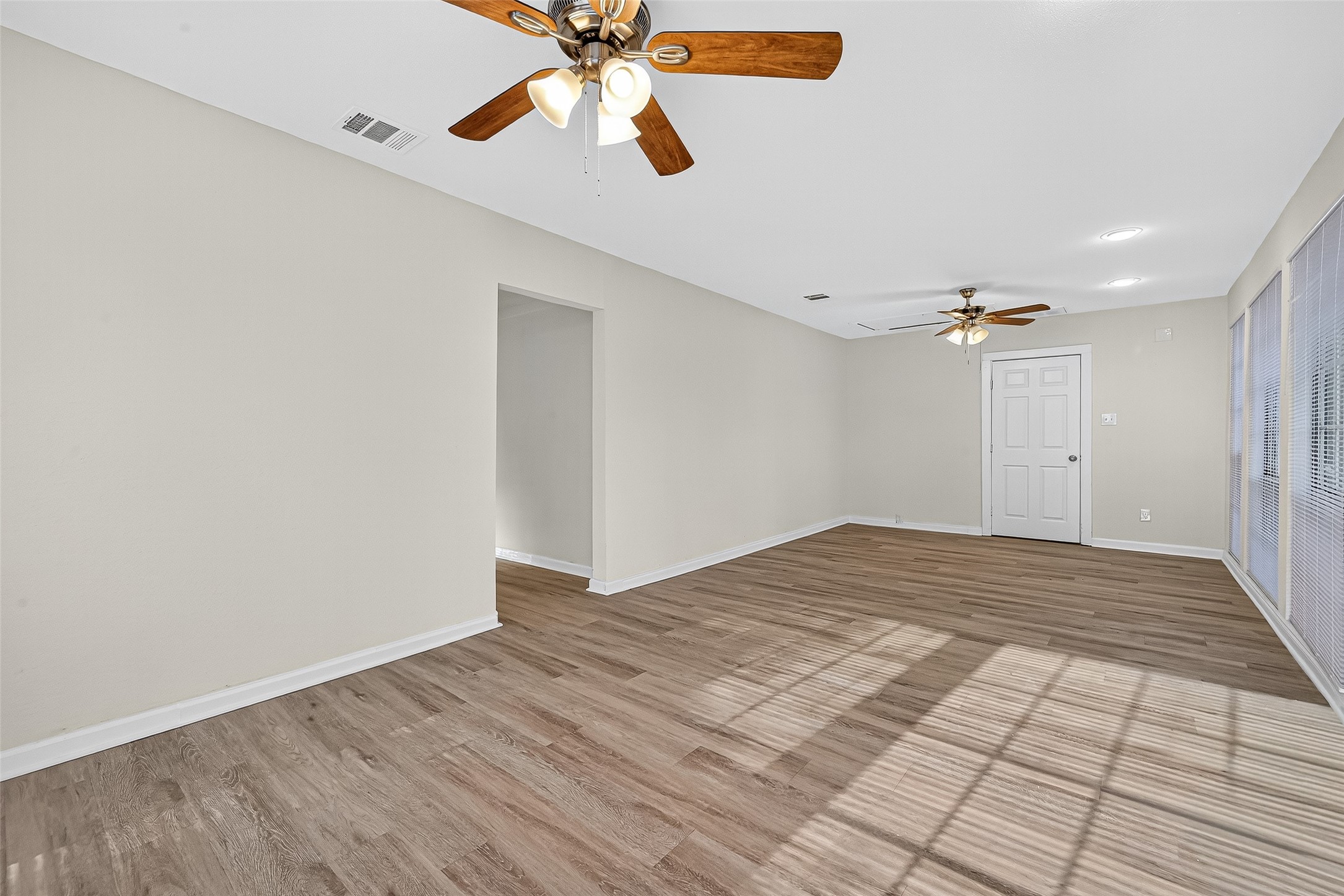 16643 Lake Circle Conroe, TX 77302 - Photo 12 of 47 a view of an empty room