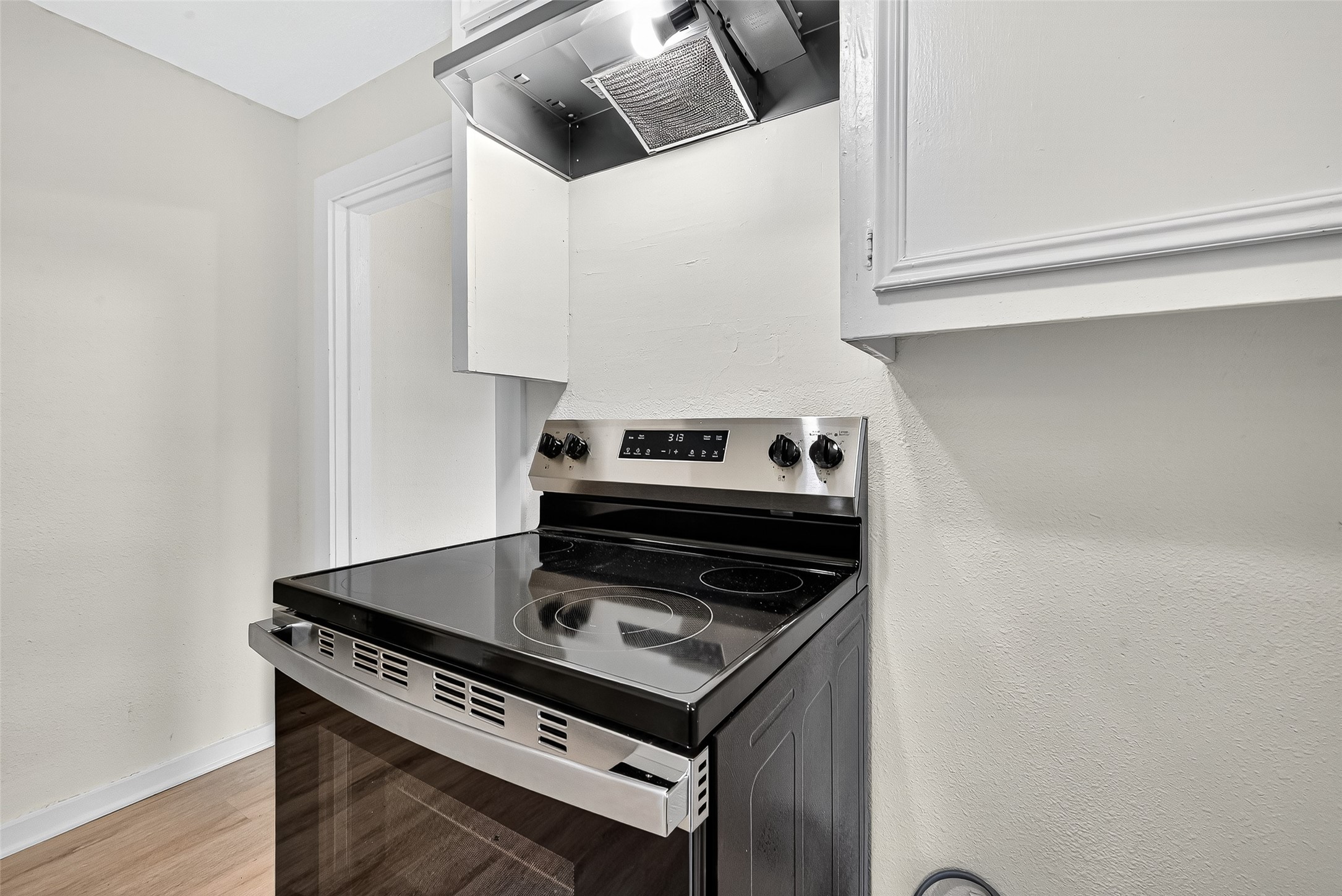 16643 Lake Circle Conroe, TX 77302 - Photo 22 of 47 a stove top oven sitting inside of a kitchen