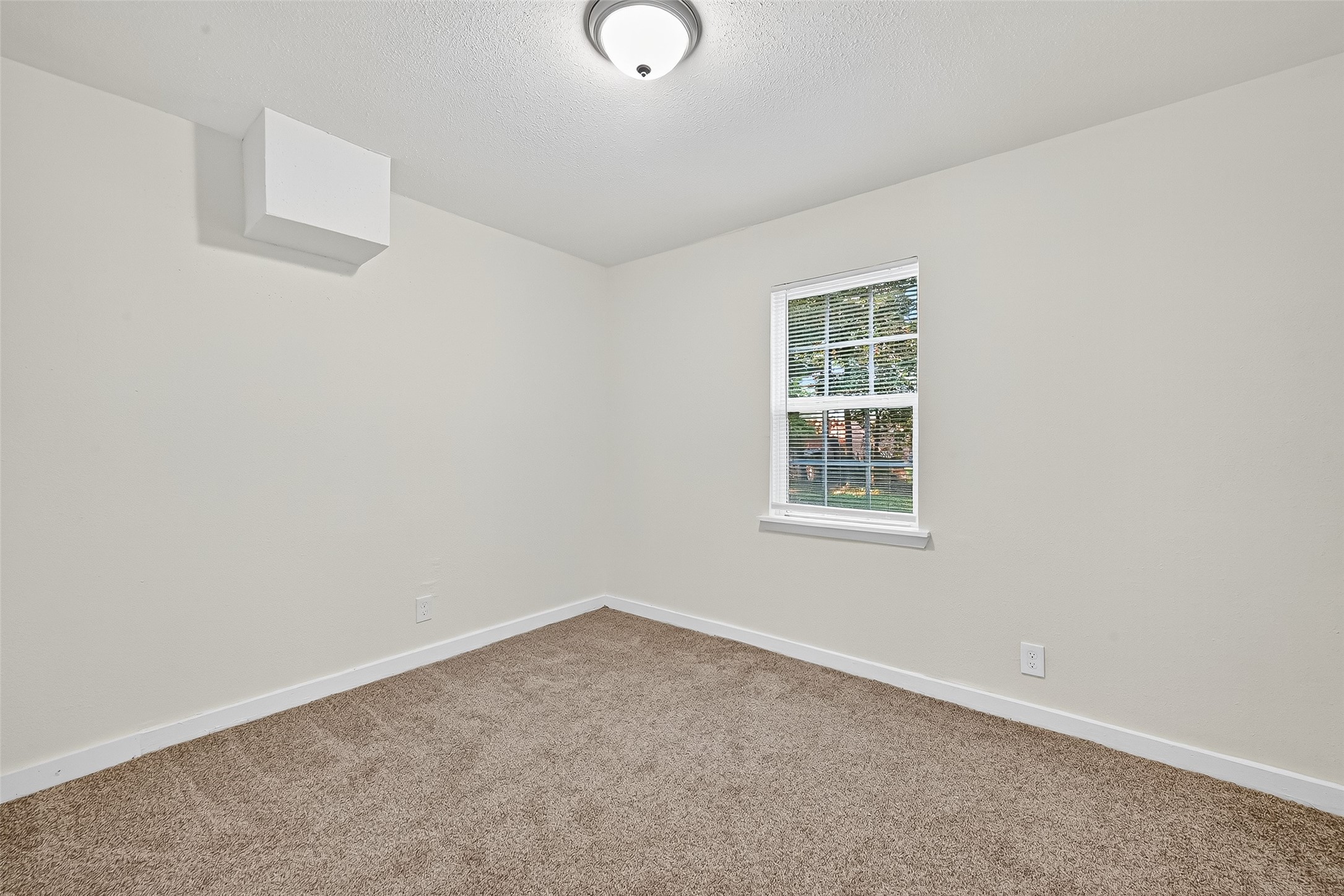16643 Lake Circle Conroe, TX 77302 - Photo 27 of 47 an empty room with a window