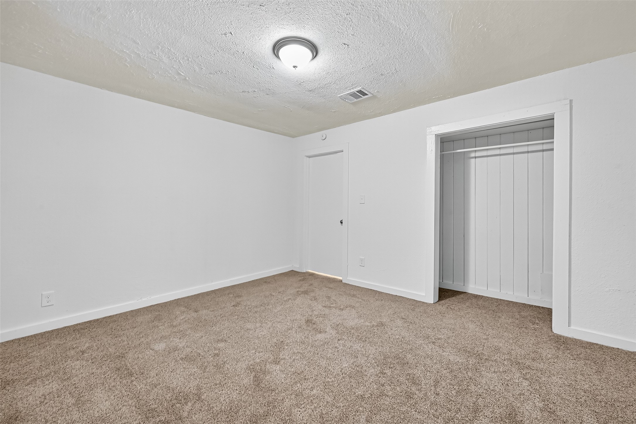 16643 Lake Circle Conroe, TX 77302 - Photo 32 of 47 a view of an empty room
