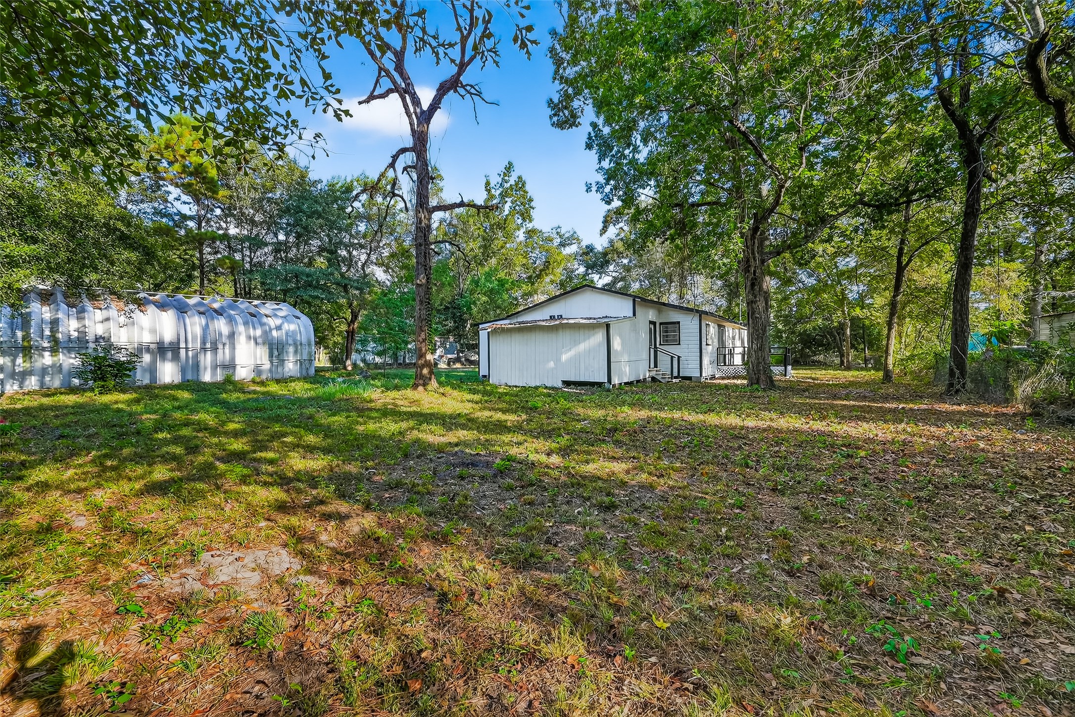 16643 Lake Circle Conroe, TX 77302 - Photo 42 of 47 a house view with a garden space