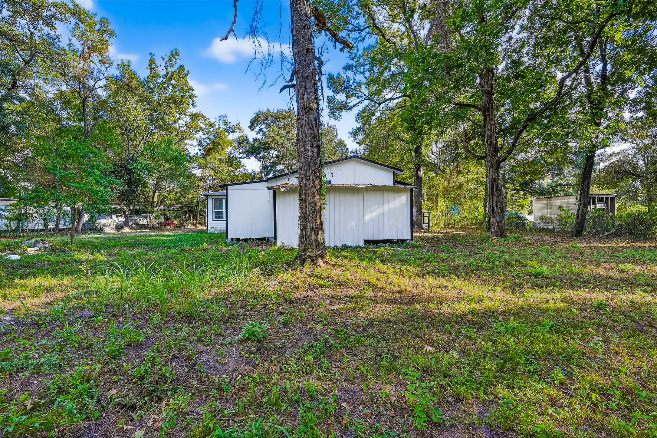 16643 Lake Circle Conroe, TX 77302 - Photo 43 of 47 a house view with a garden space