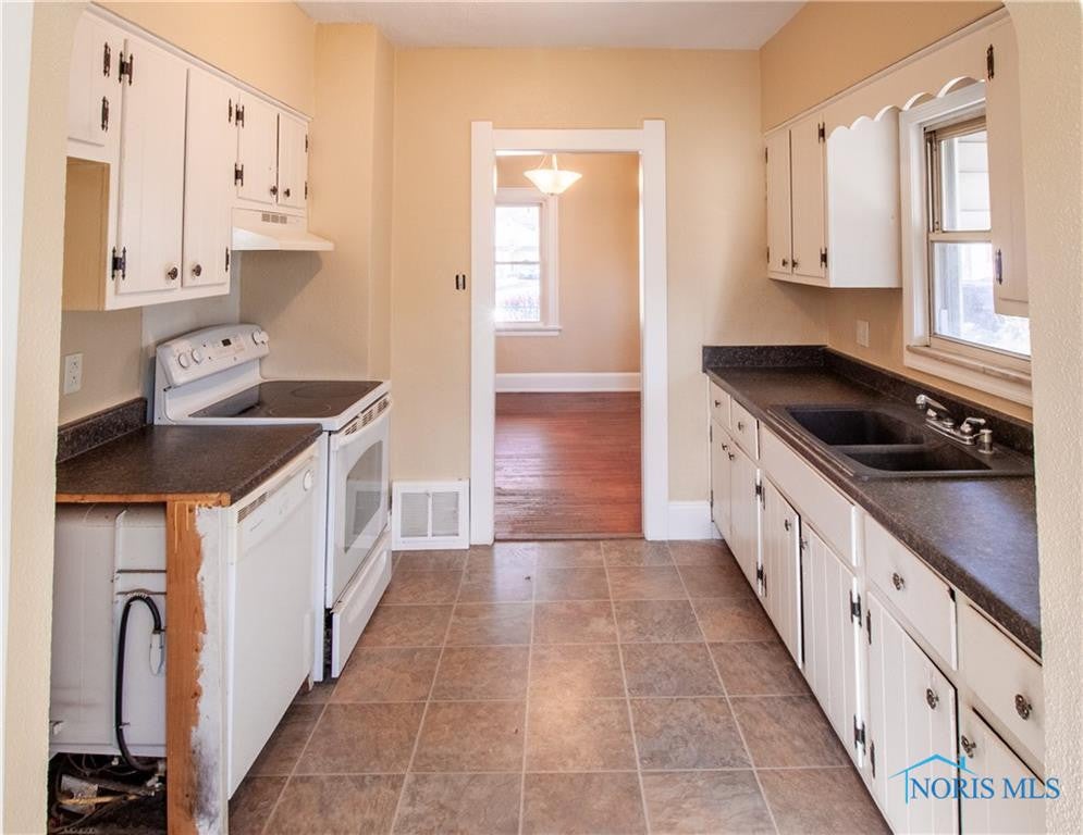 1817 Fairfax Road Toledo, OH 43613 - Photo 8 of 24 Gallery Image 8