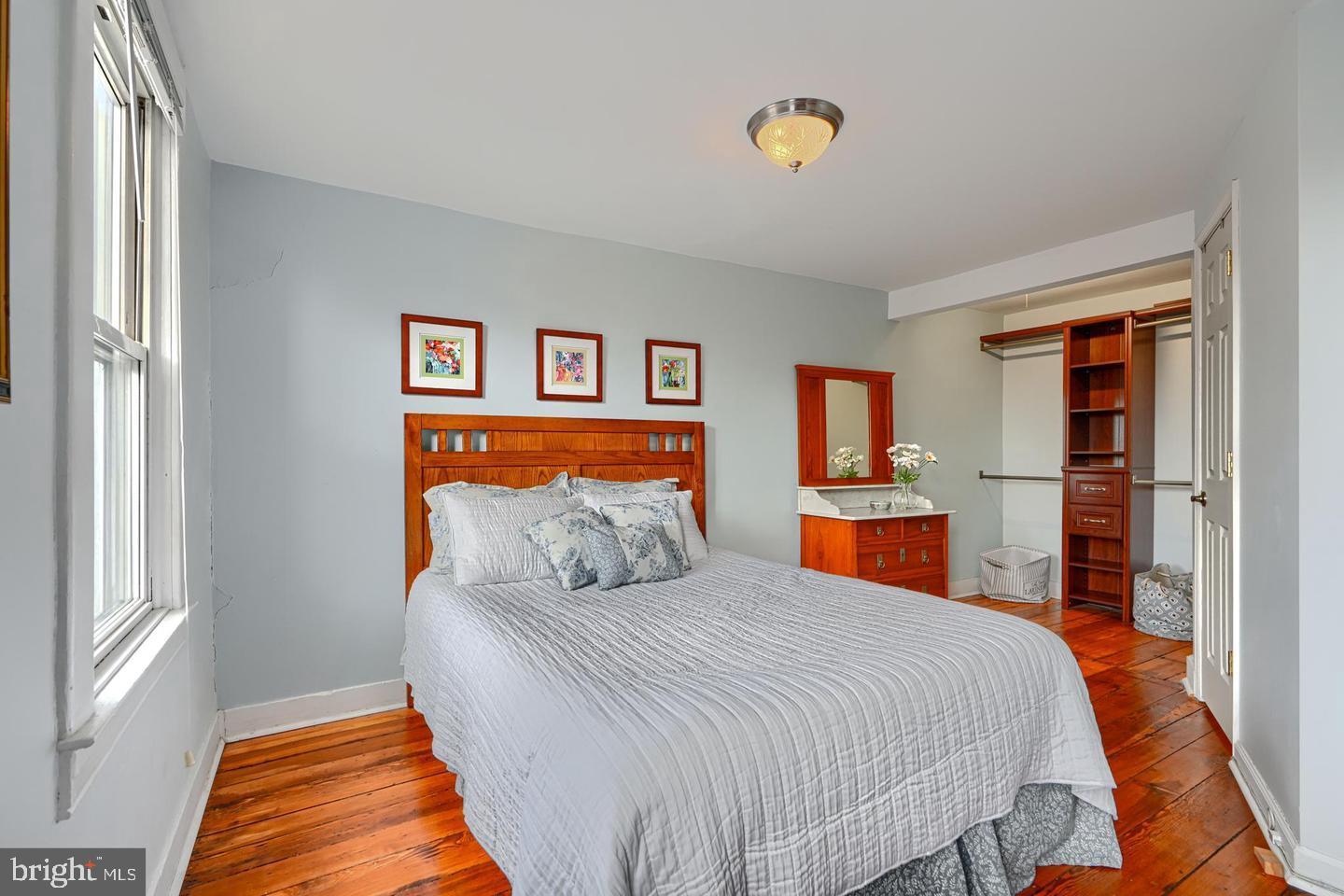 1806 Bank Street Baltimore, MD 21231 - Photo 11 of 21 a bedroom with bed and table