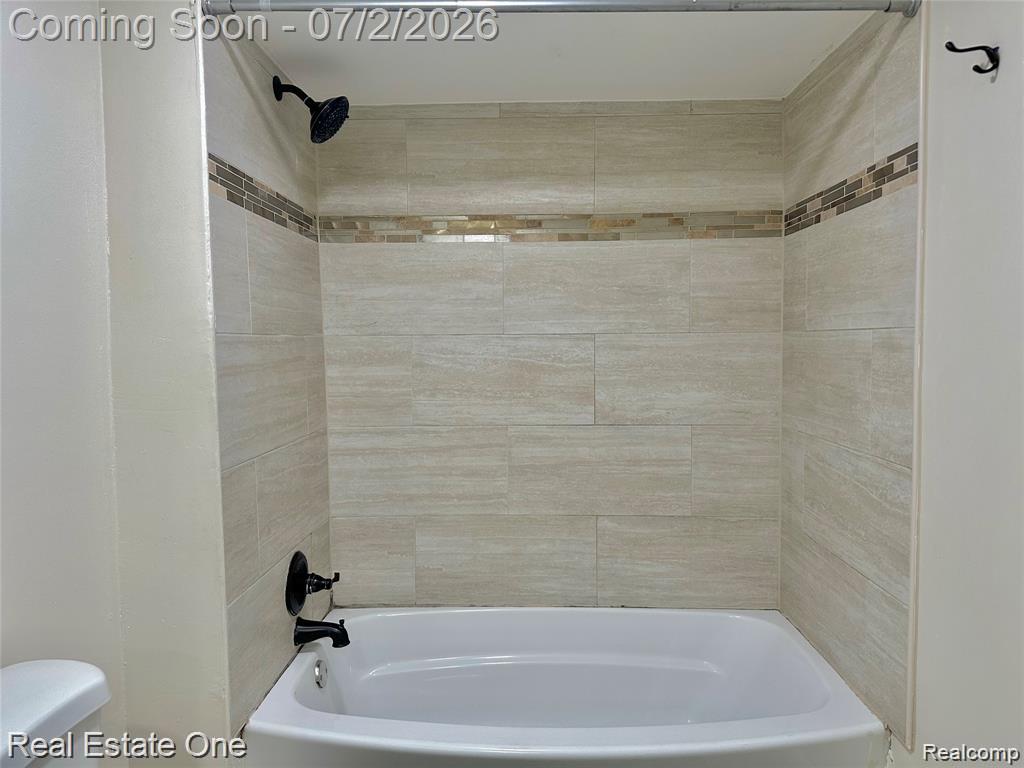 26950 Rochelle Street Dearborn Heights, MI 48127 - Photo 11 of 17