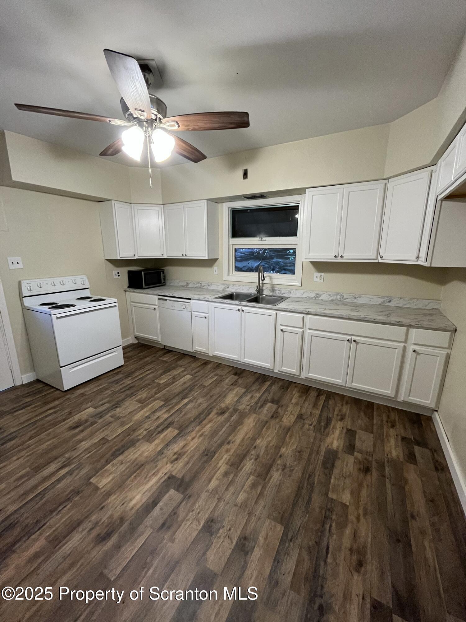 1115 Exeter Avenue Exeter, PA 18643 - Photo 6 of 18 IMG_9044