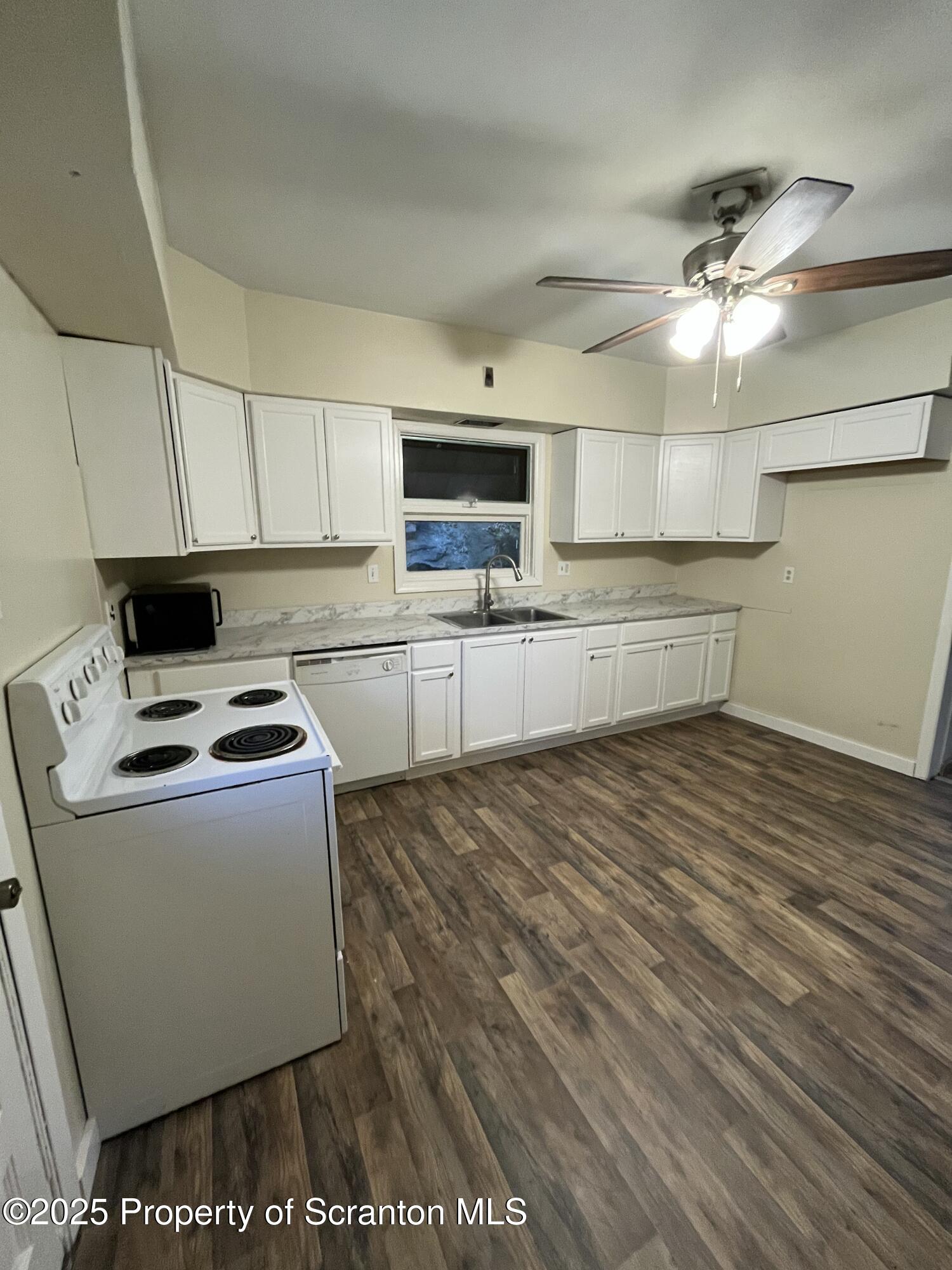 1115 Exeter Avenue Exeter, PA 18643 - Photo 7 of 18 IMG_9045