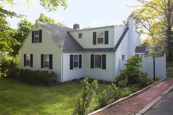 26 Smith Road Hingham, MA 02043 - Photo 1 of 5 Gallery Image 1
